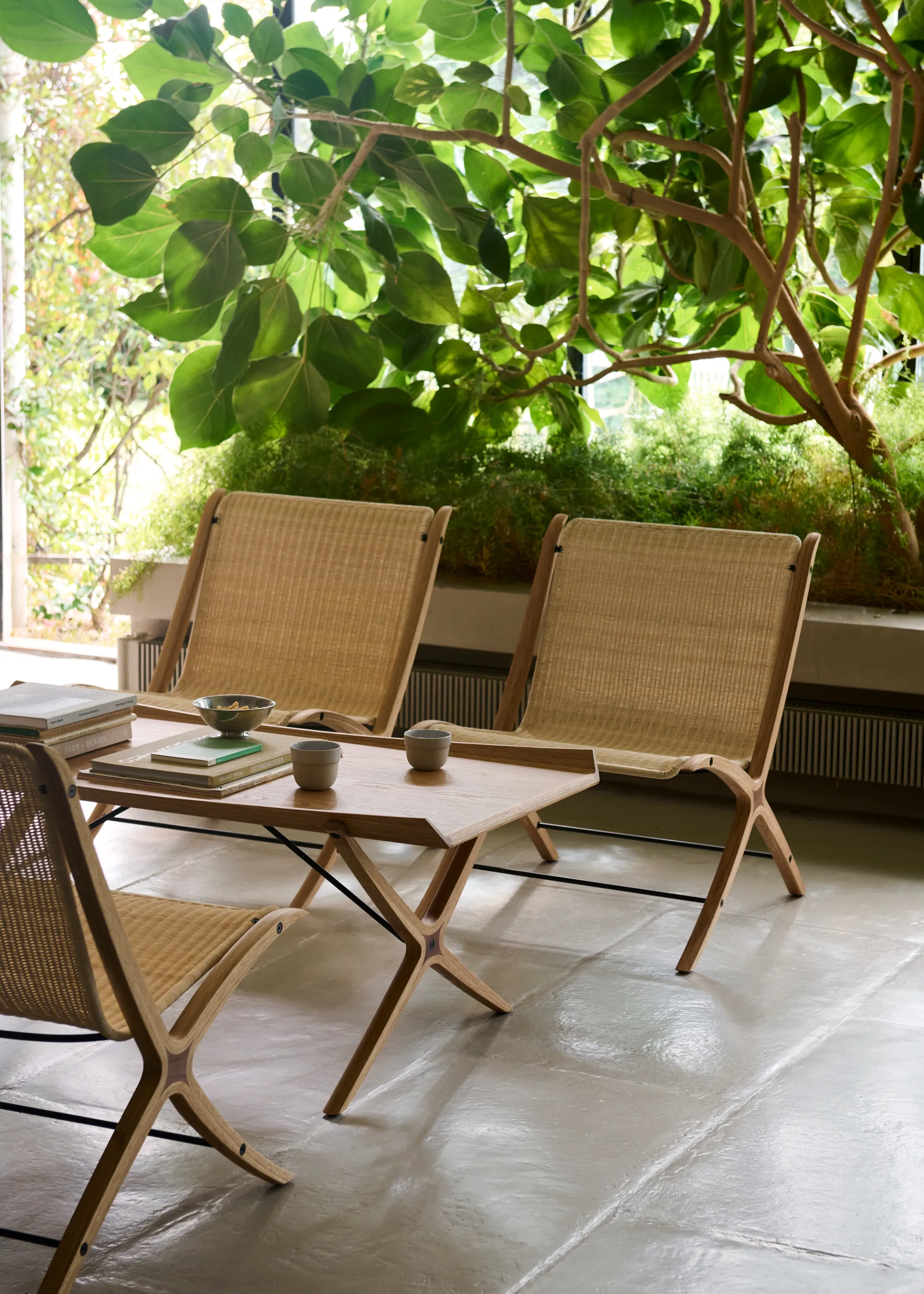 X HM13 咖啡桌 61x120 cm, 漆橡木-核桃色 inserts &Tradition