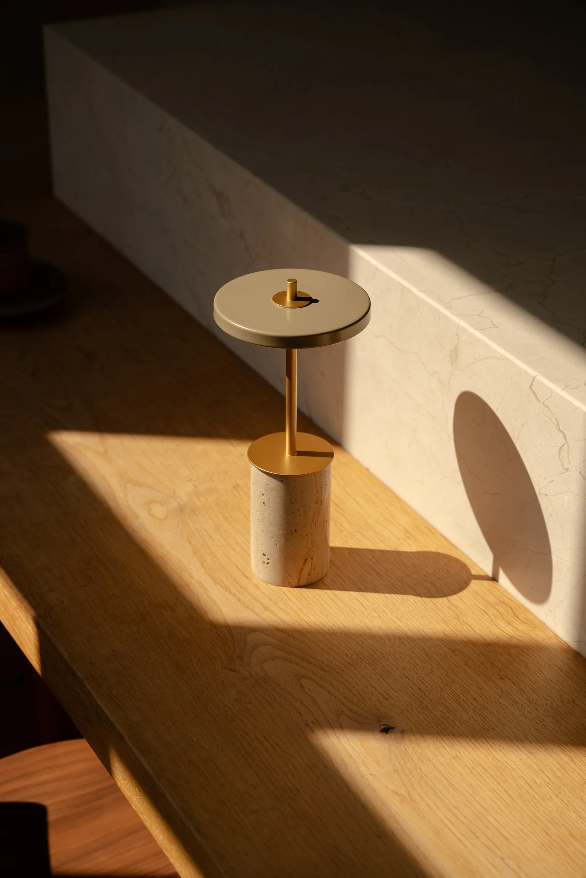 Asteria Move Mini 台灯 Ø12x25,5 cm, Clay Travertine-黄铜 Umage