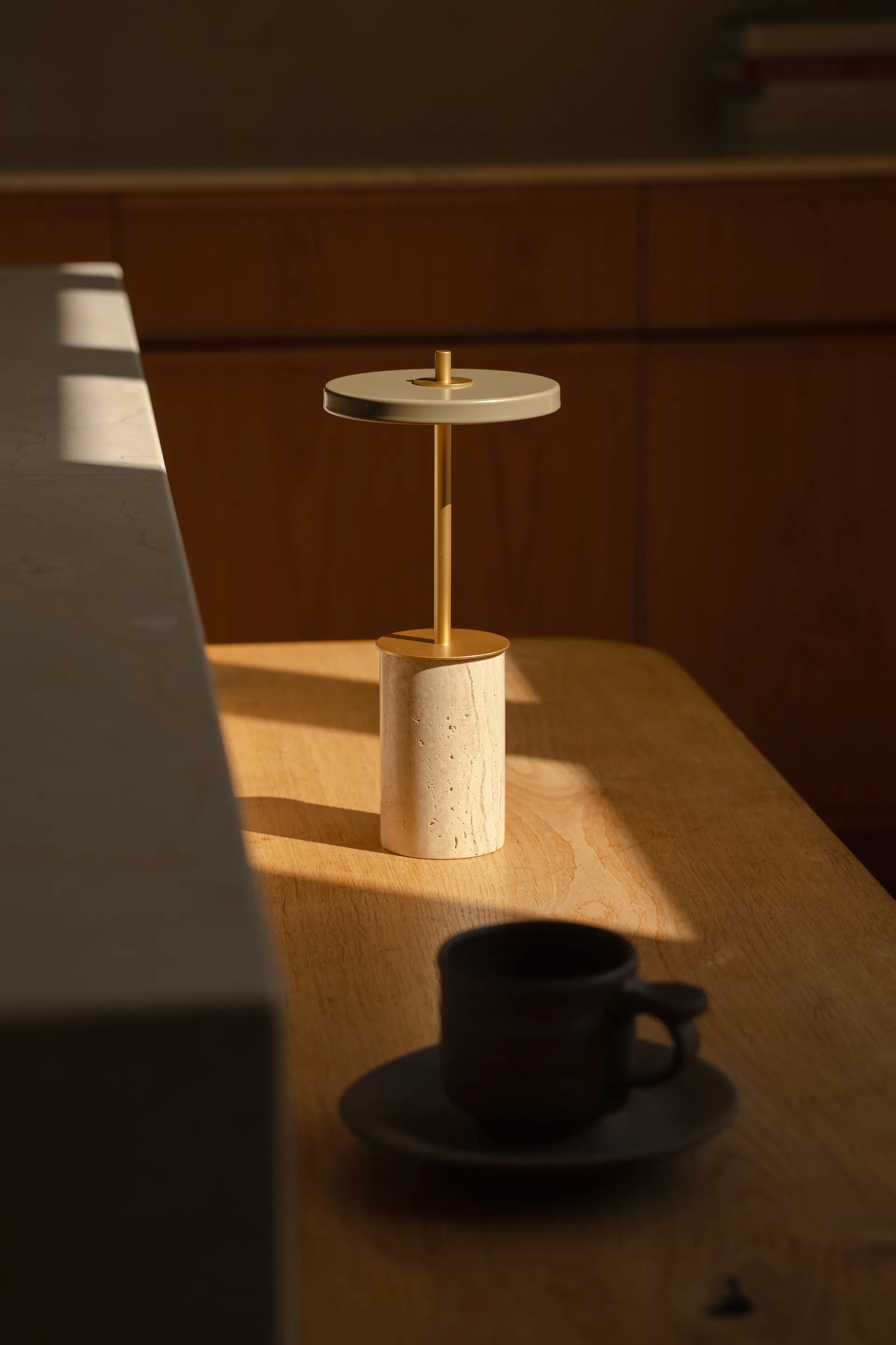 Asteria Move Mini 台灯 Ø12x25,5 cm, Clay Travertine-黄铜 Umage