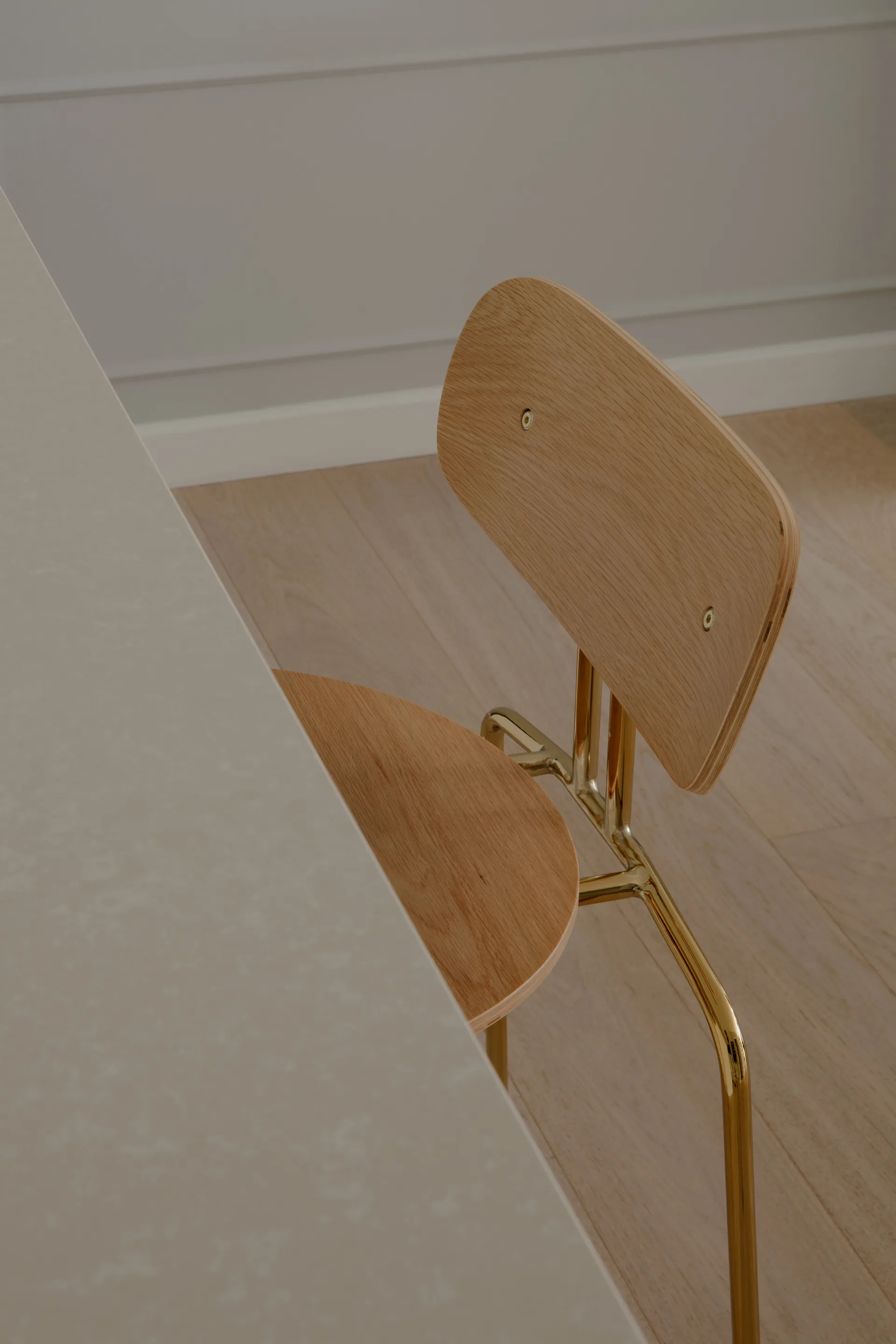 Curious bar 凳子 75 cm, 自然木色-黄铜 Umage