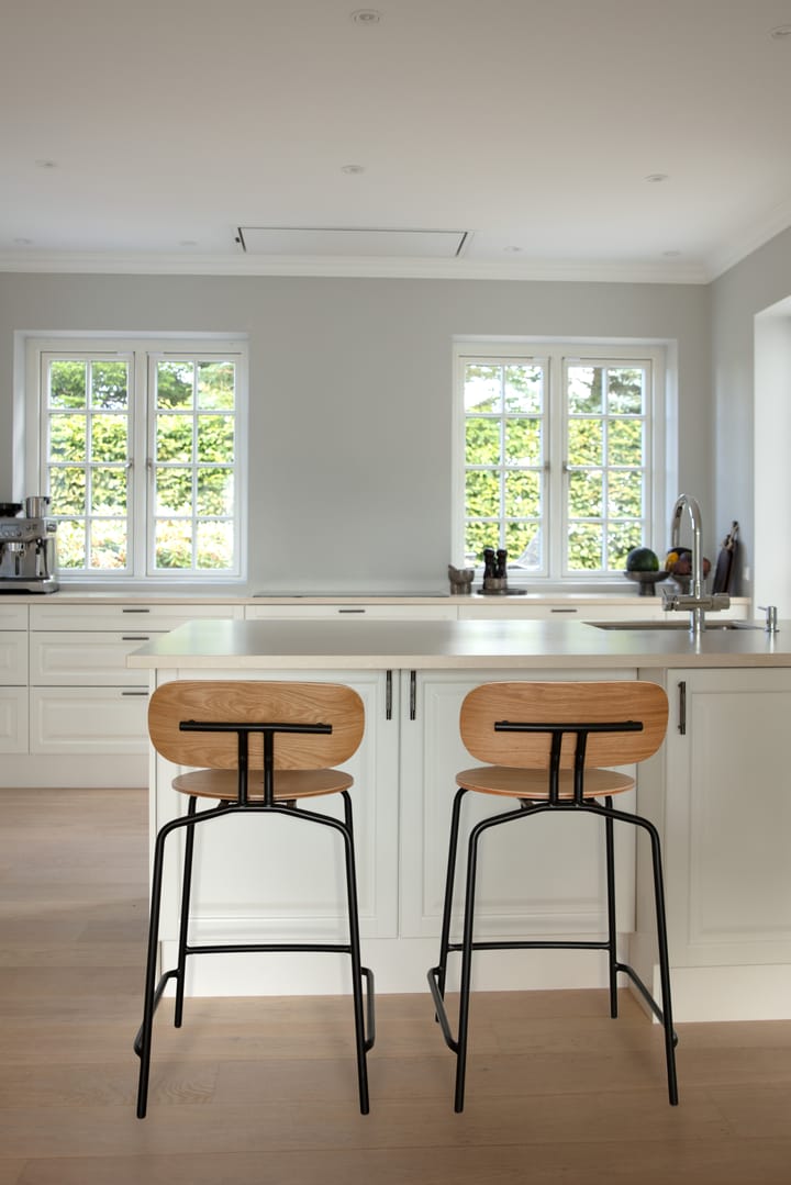 Curious barstool 65 cm, 自然木色-黑色 Umage