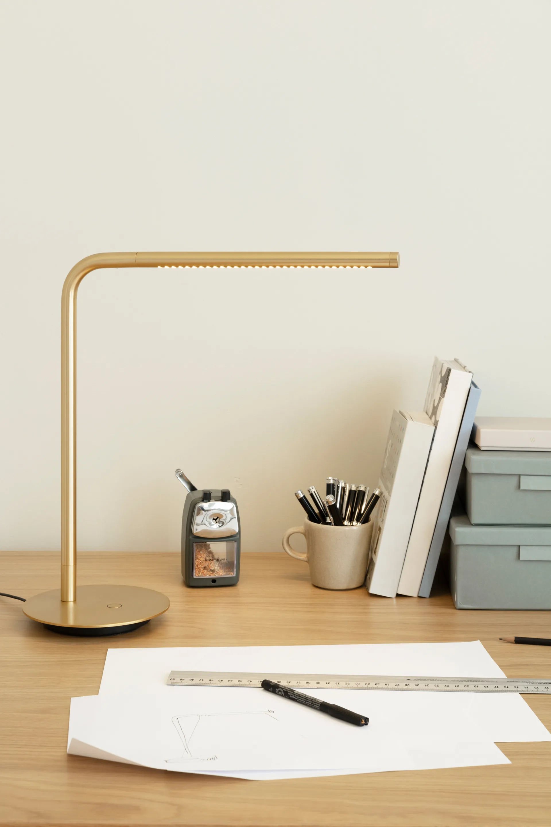 Omni 桌子 台灯, Brushed brass Umage