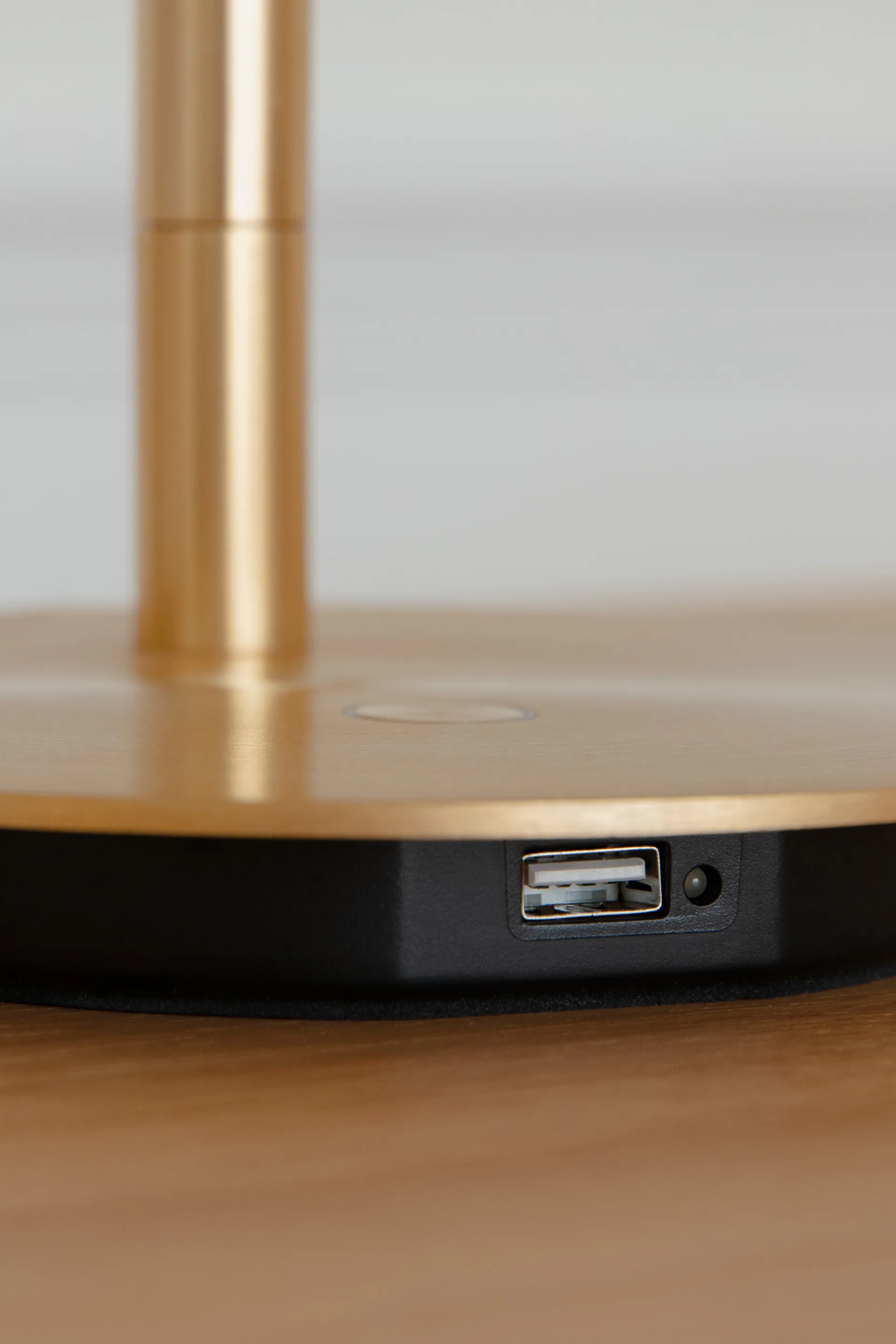 Omni Table 台灯, 黄铜色 Umage