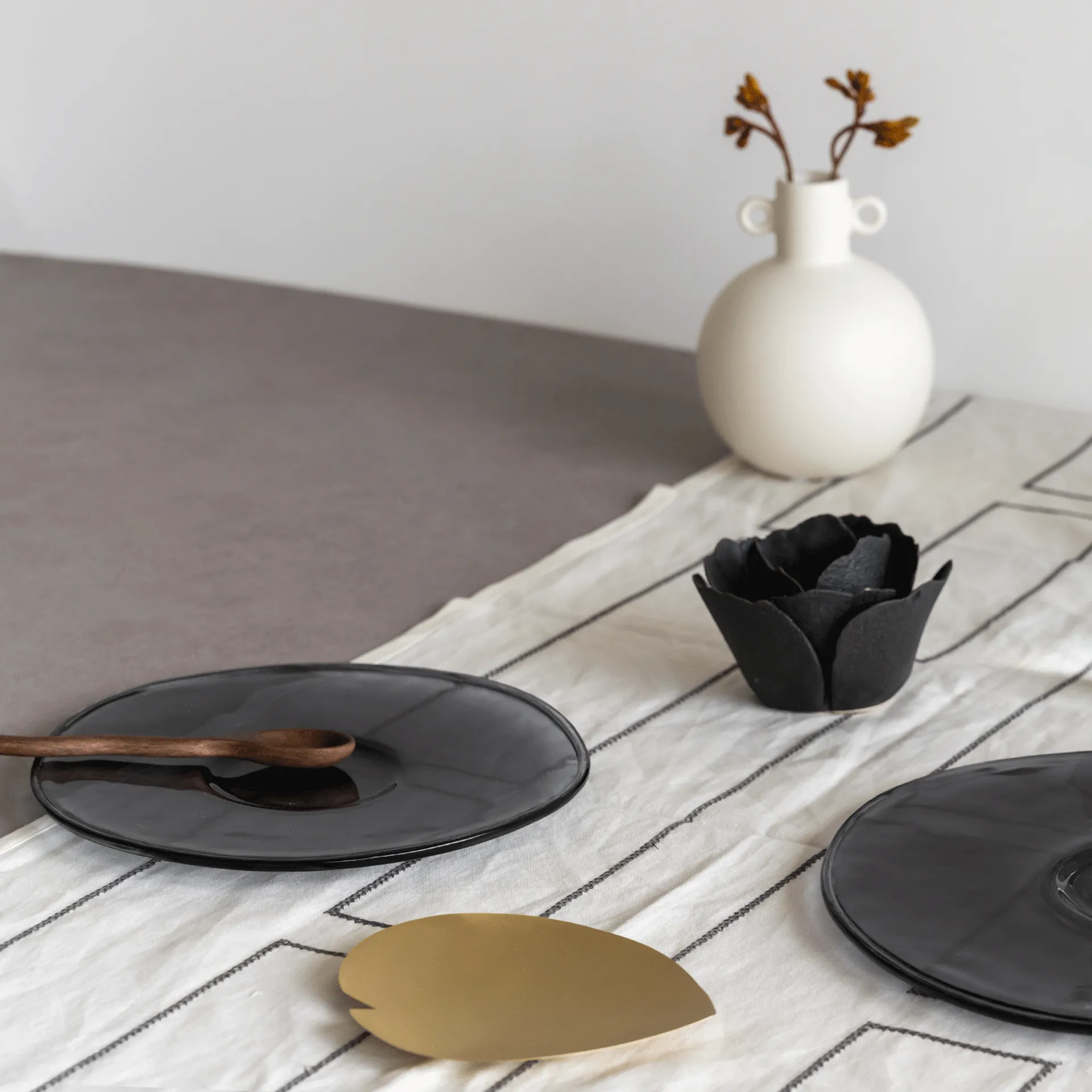 UNC 盘子 recycled glass Ø23 cm, Ebony URBAN NATURE CULTURE