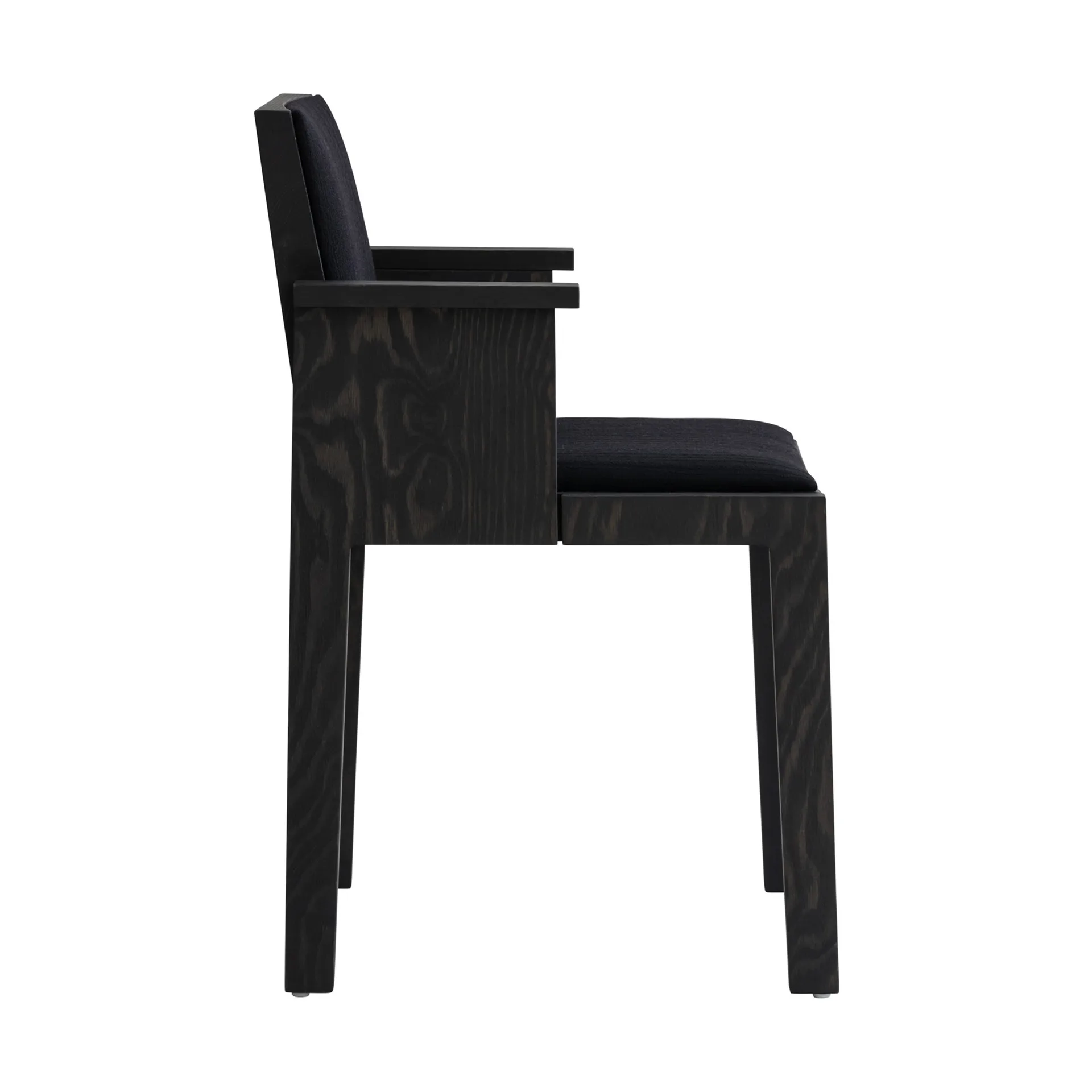 016 Maasto  dining armchair, 黑色染色松木_正面黑色软垫 Vaarnii