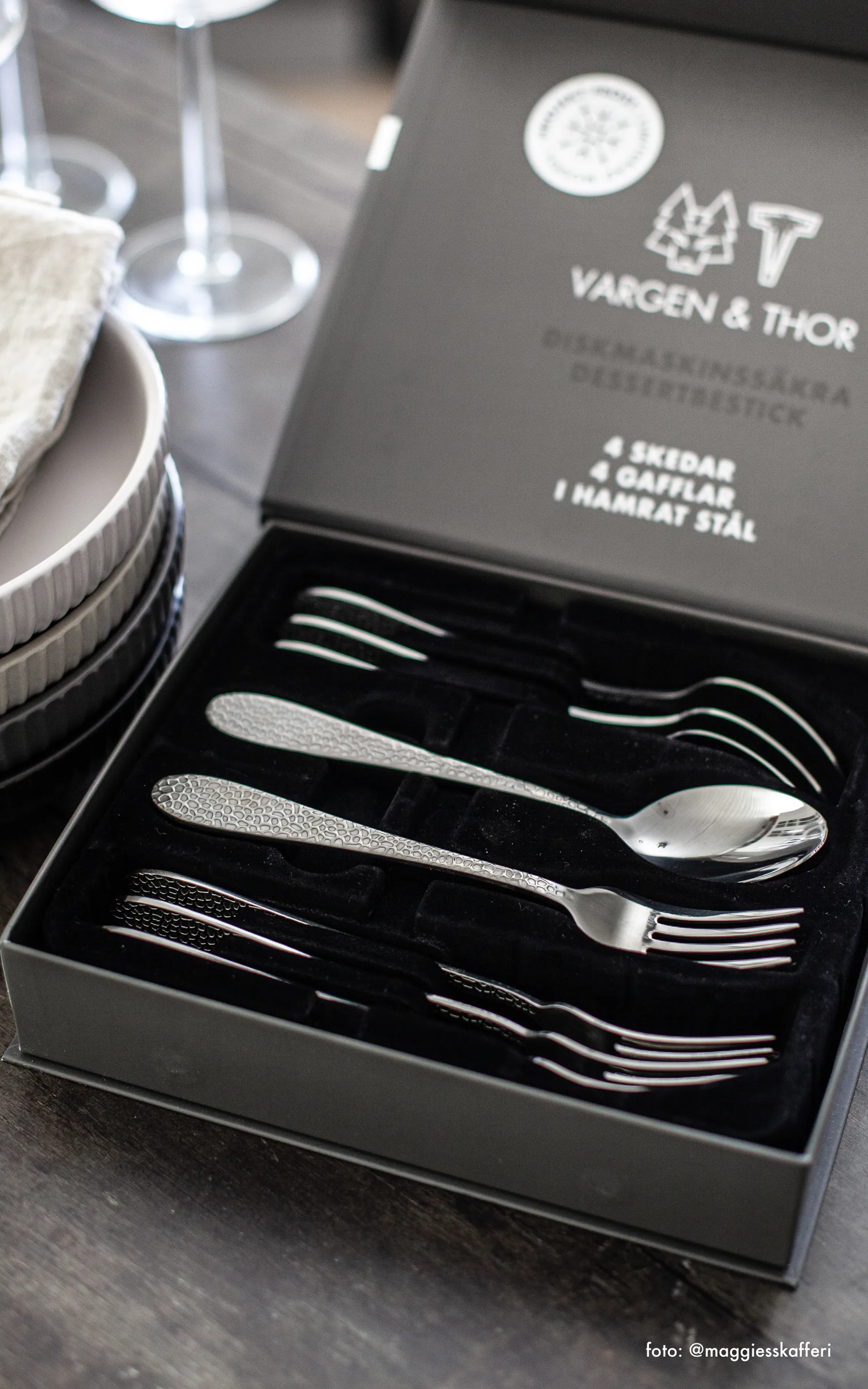 Frost 甜点前菜餐具 8件装, 缟玛瑙黑 Vargen & Thor