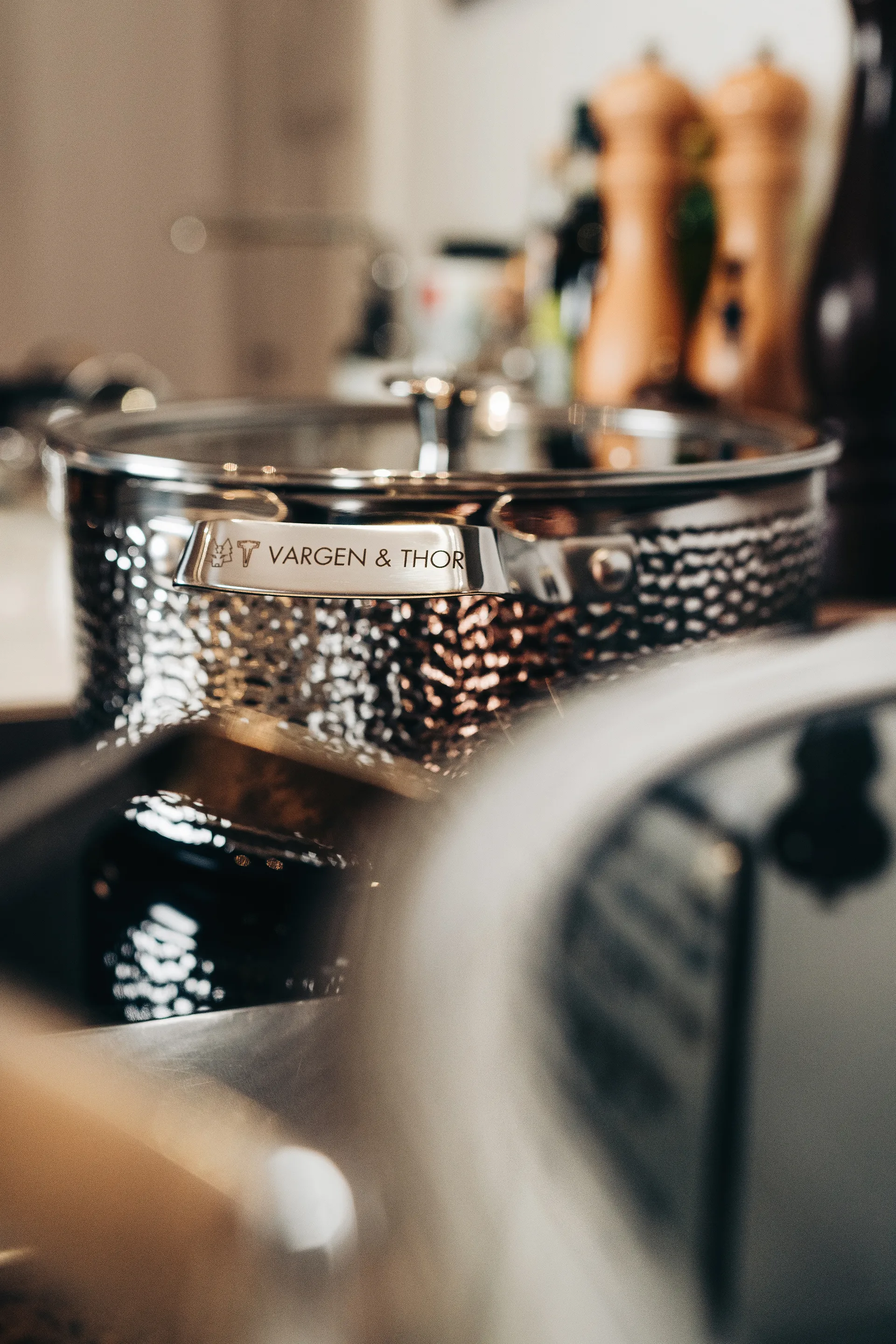 Kroma 带盖锤纹镀铬砂锅, Pixel. 4 L Vargen & Thor