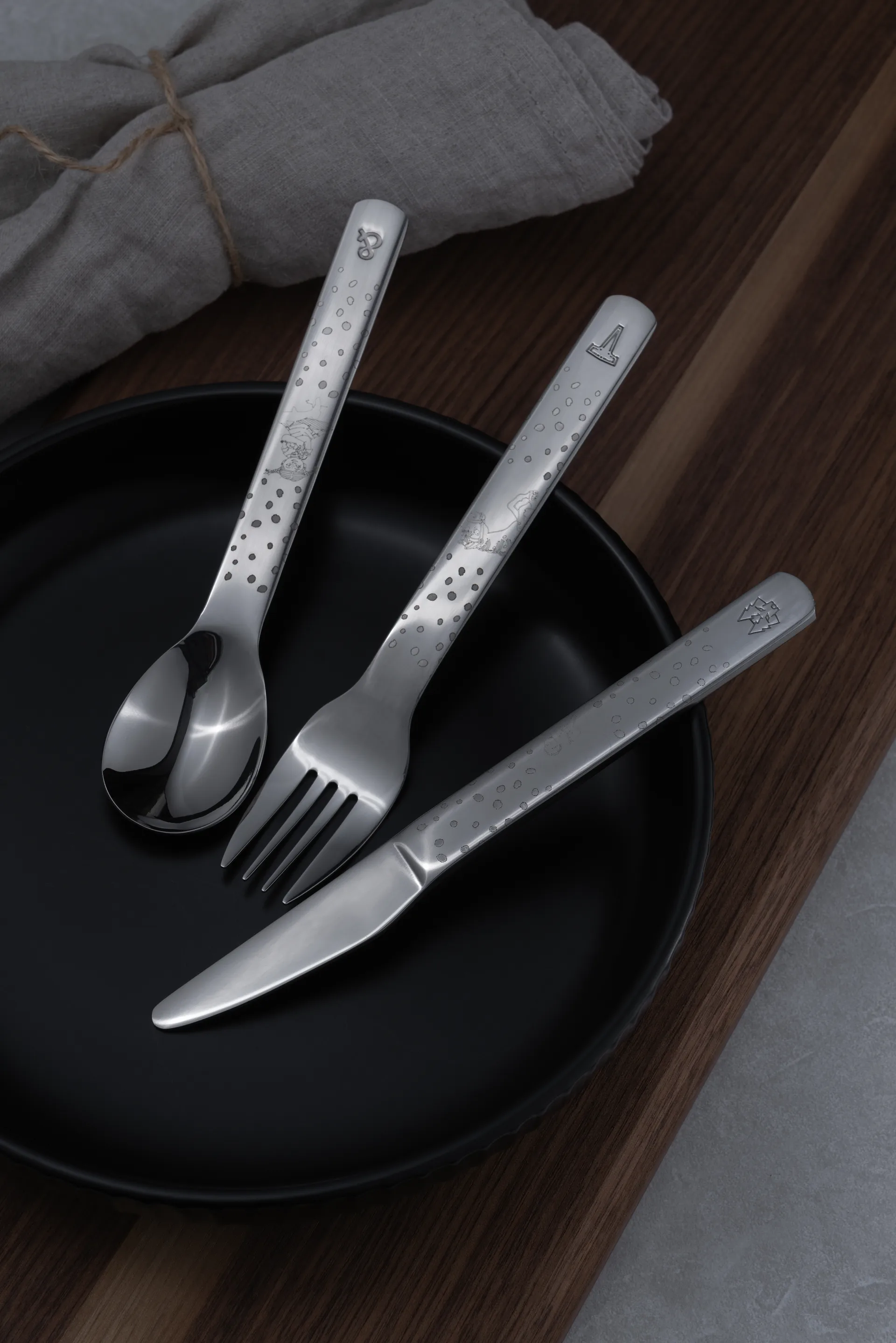 Lupo Pippi 儿童餐具 9件, 银色 Vargen & Thor