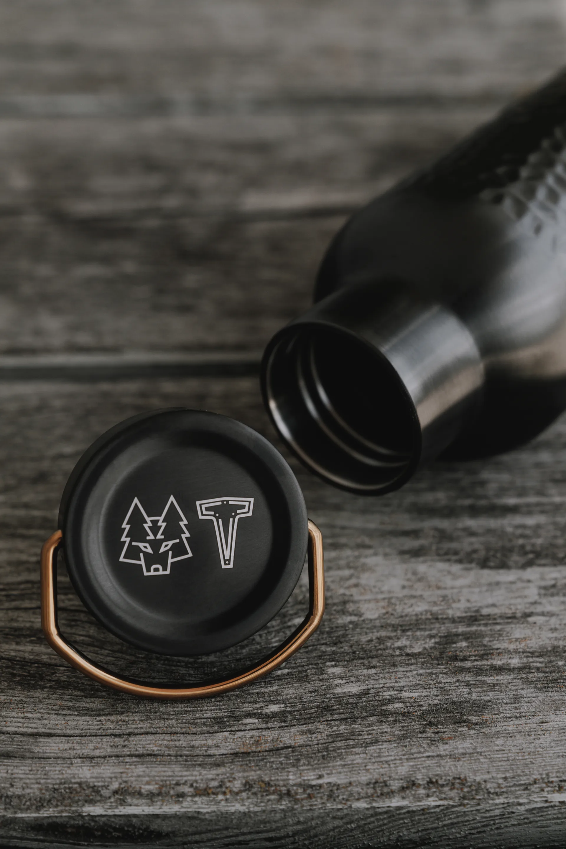 SNÖRÖK 热水瓶750 ml, 哑光 黑色 Vargen & Thor