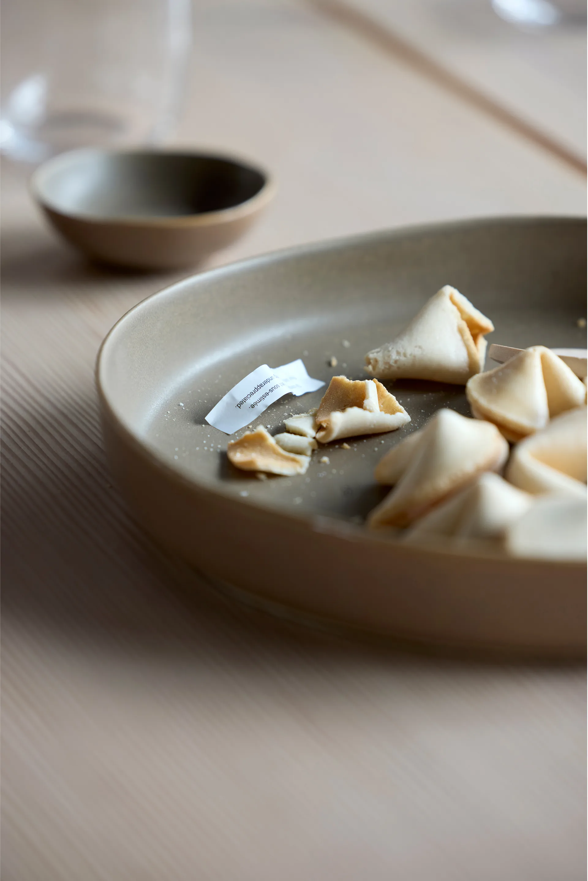 Shoku serving platter Ø28 cm, Warm 褐色 Villa Collection