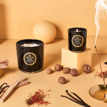 Classic Maison Noir 香薰蜡烛60小时 - 琥珀微光香 - Voluspa