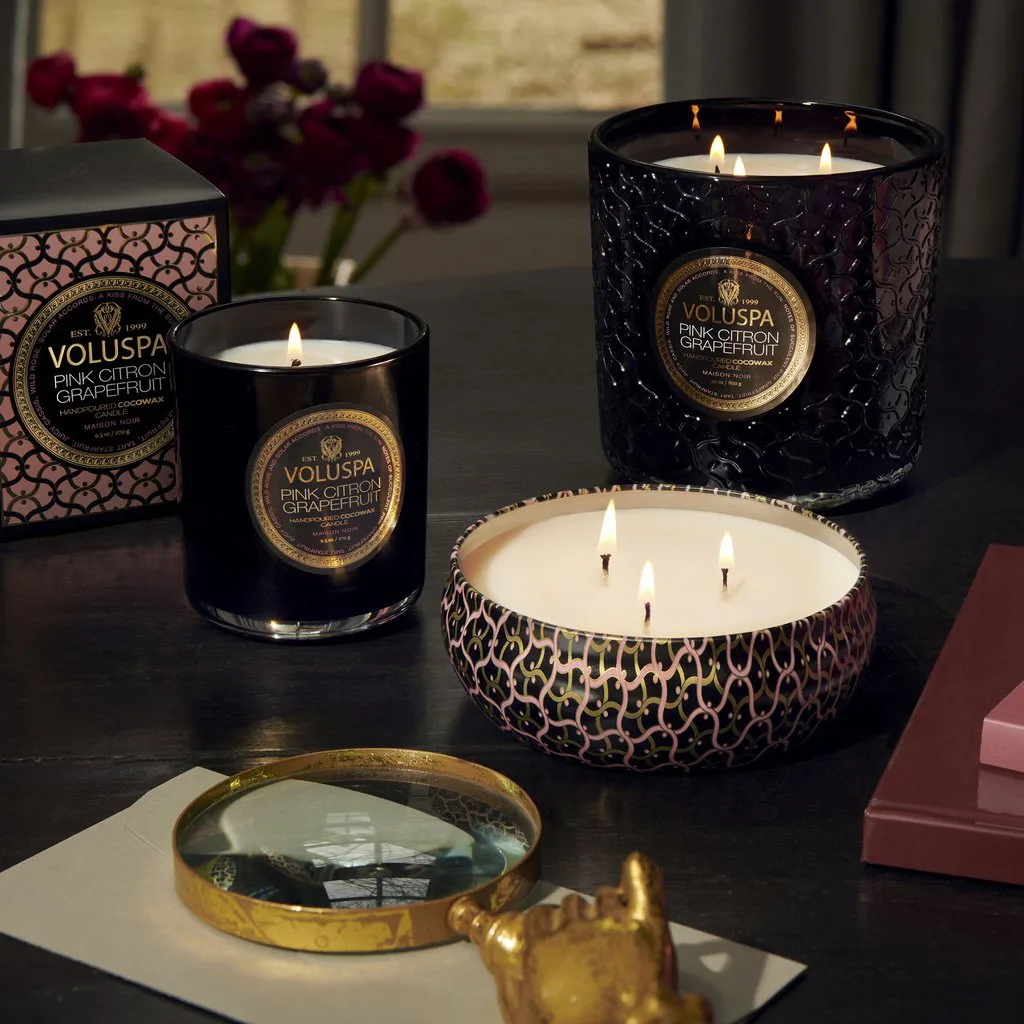 Classic Maison Noir 香薰蜡烛60小时, 粉红香橼葡萄柚香 Voluspa