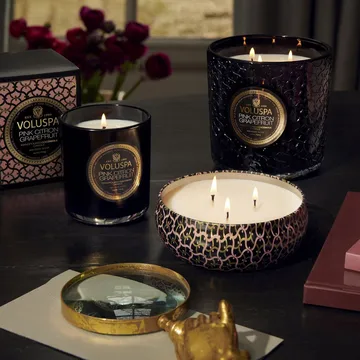 Classic Maison Noir 香薰蜡烛60小时 - 粉红香橼葡萄柚香 - Voluspa