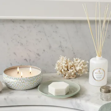 Maison Blanc 三芯铁盒香薰蜡烛40小时 - Laguna - Voluspa