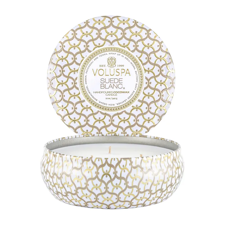 Maison Blanc 三芯铁盒香薰蜡烛40小时 - 白色绒面香 - Voluspa