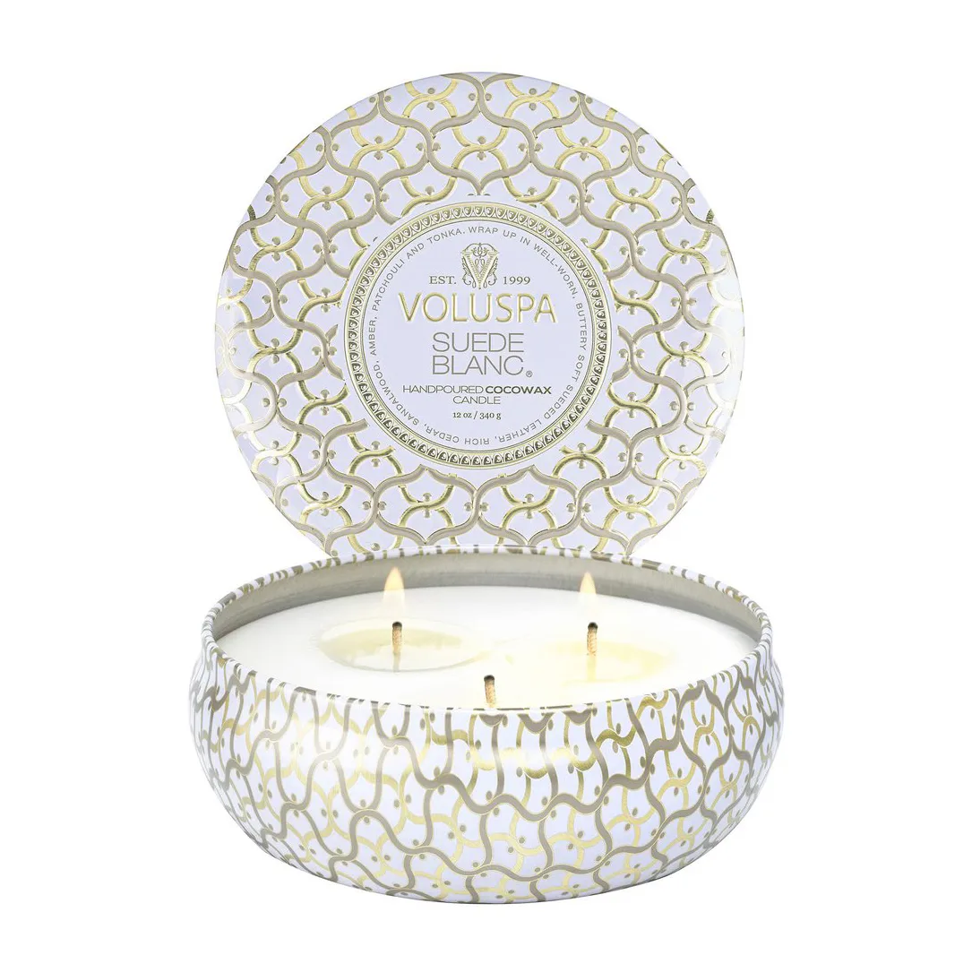 Maison Blanc 三芯铁盒香薰蜡烛40小时, 白色绒面香 Voluspa