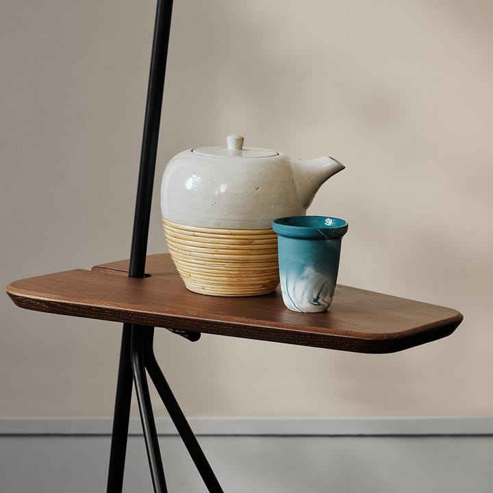 Cone 落地灯, 黑色 noir, teak table, brass details Warm Nordic