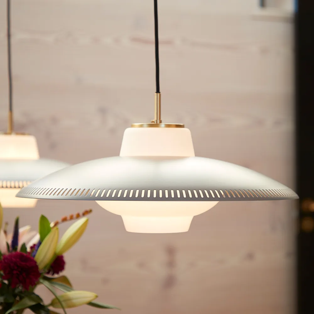 Opal Shade 吊灯, 黑色 noir, 沙色blasted opal Warm Nordic