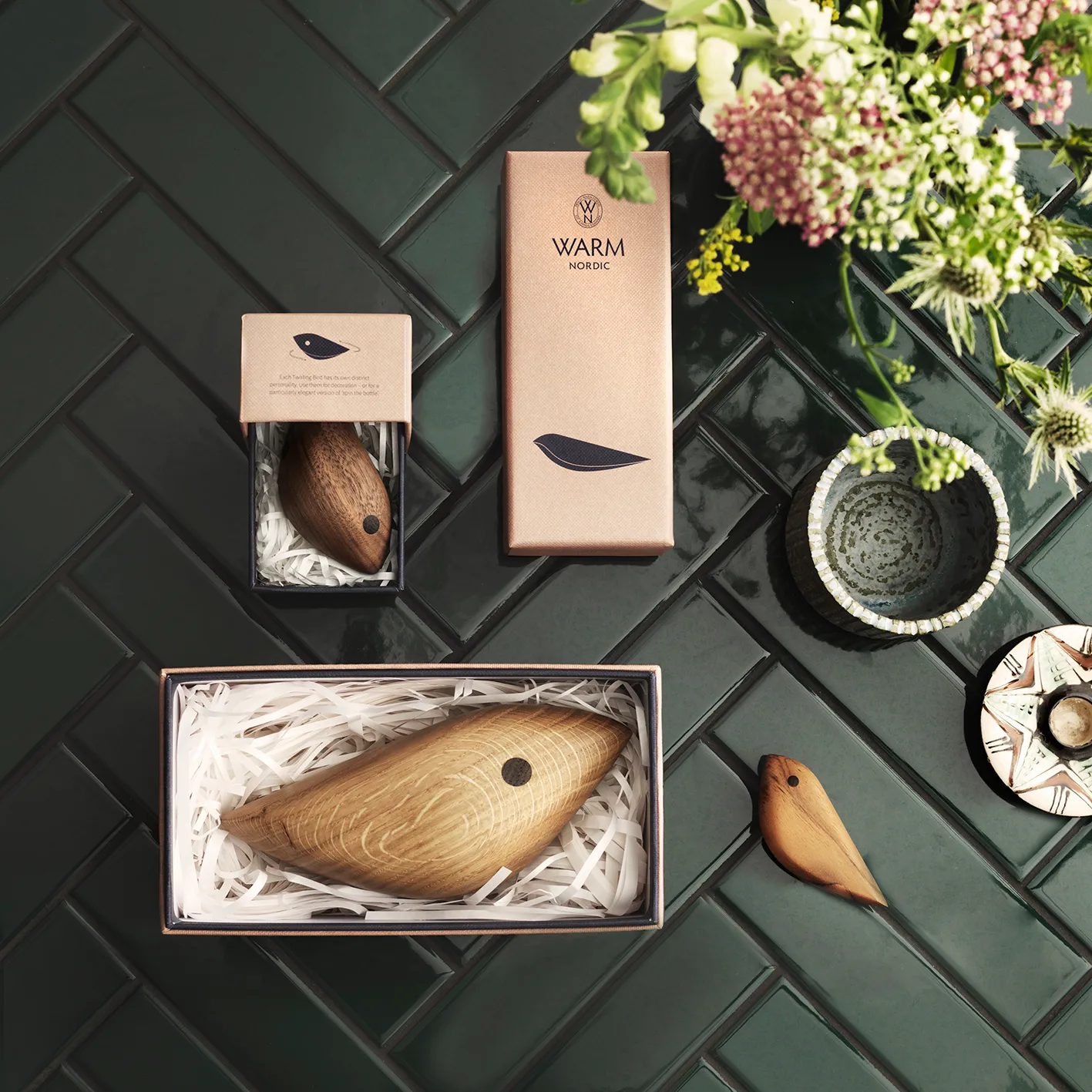 Twirling Bird 装饰摆件 中号, 胡桃木 Warm Nordic