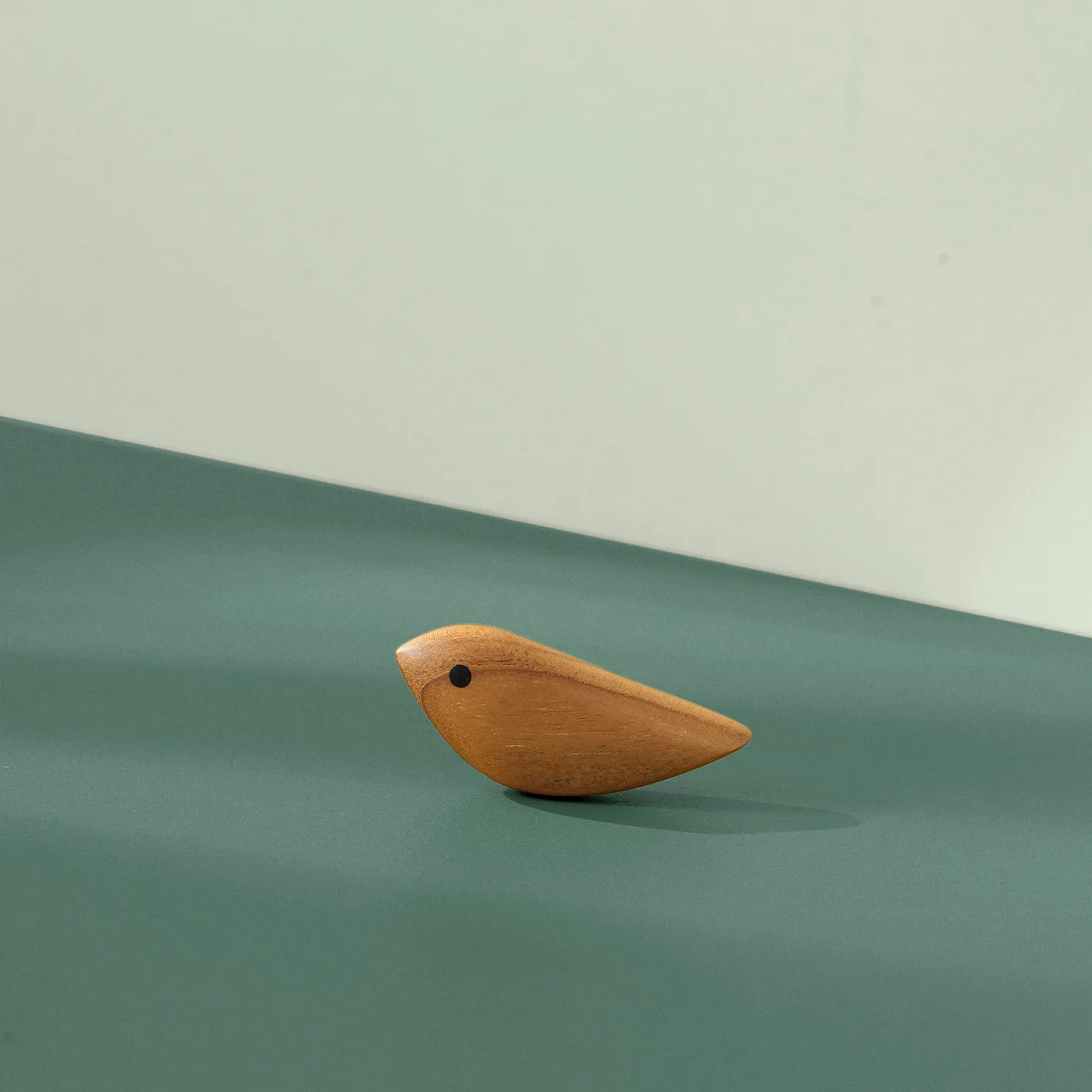 Twirling Bird 小号装饰品, 柚木 Warm Nordic