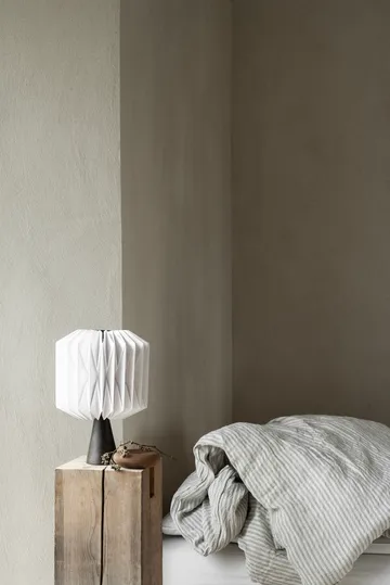 Fia 北欧简约台灯直径22cm - 白色配黑色 - Watt & Veke
