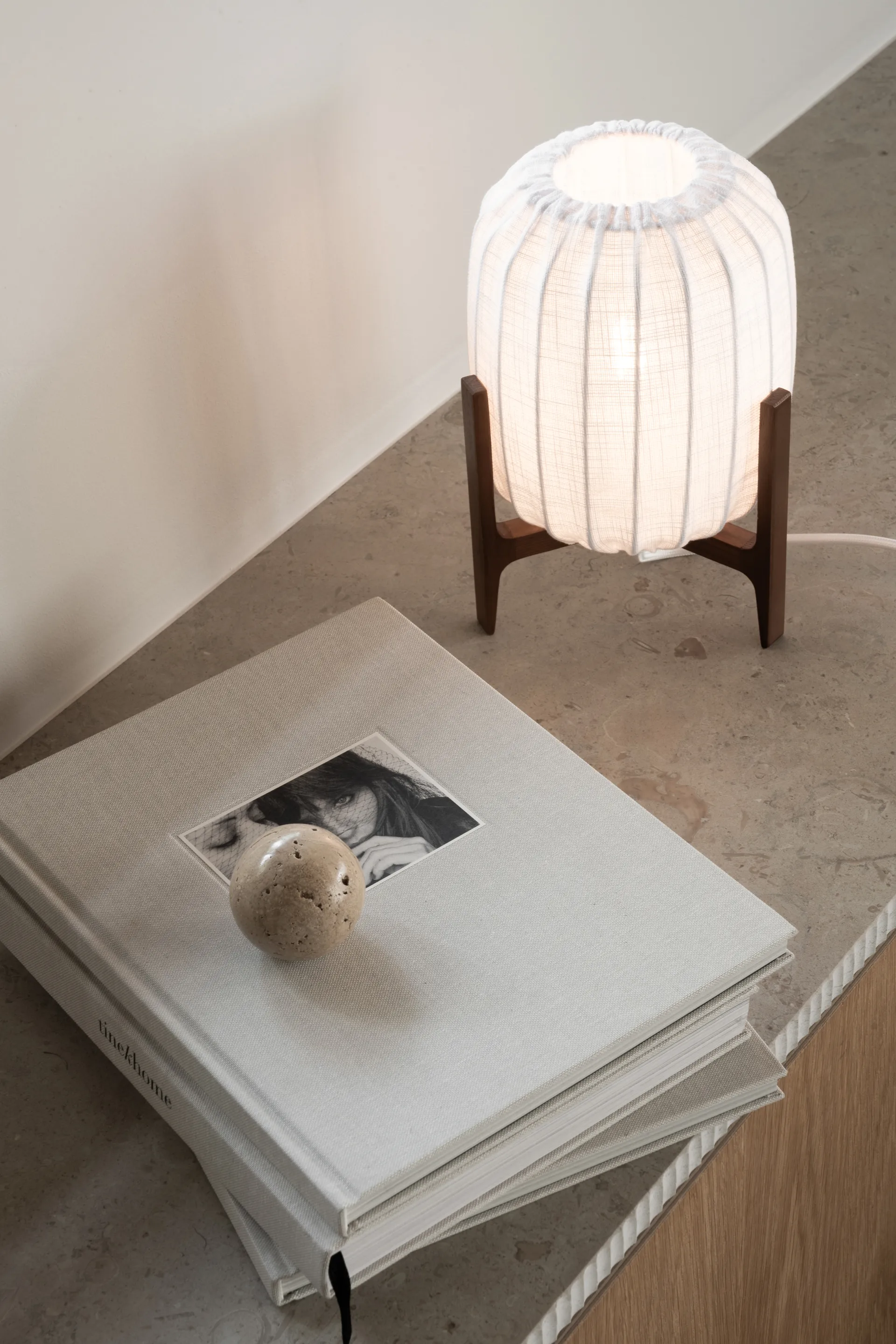 Prisma 台灯, Dark 白蜡木-白色, Mini Ø16x24.3 cm Watt & Veke