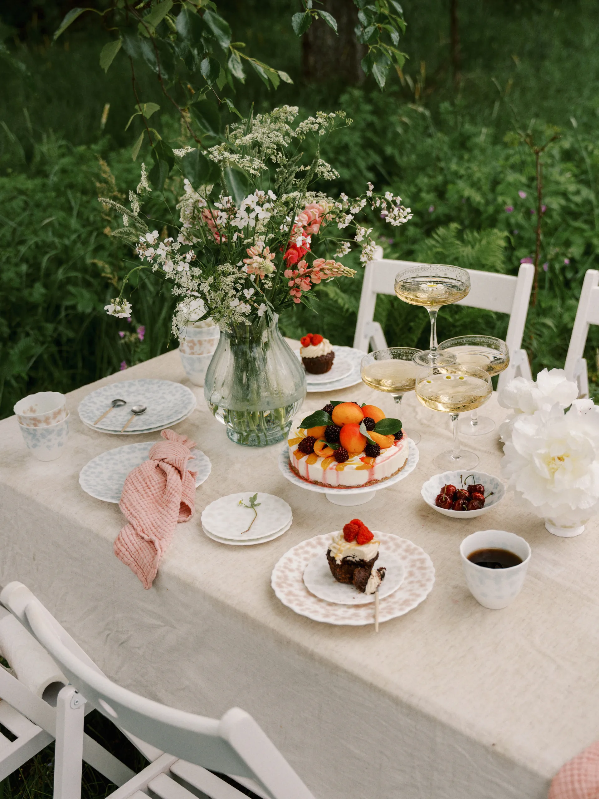 Slåpeblom 盘子 Ø21 cm, 蓝色 Wik & Walsøe