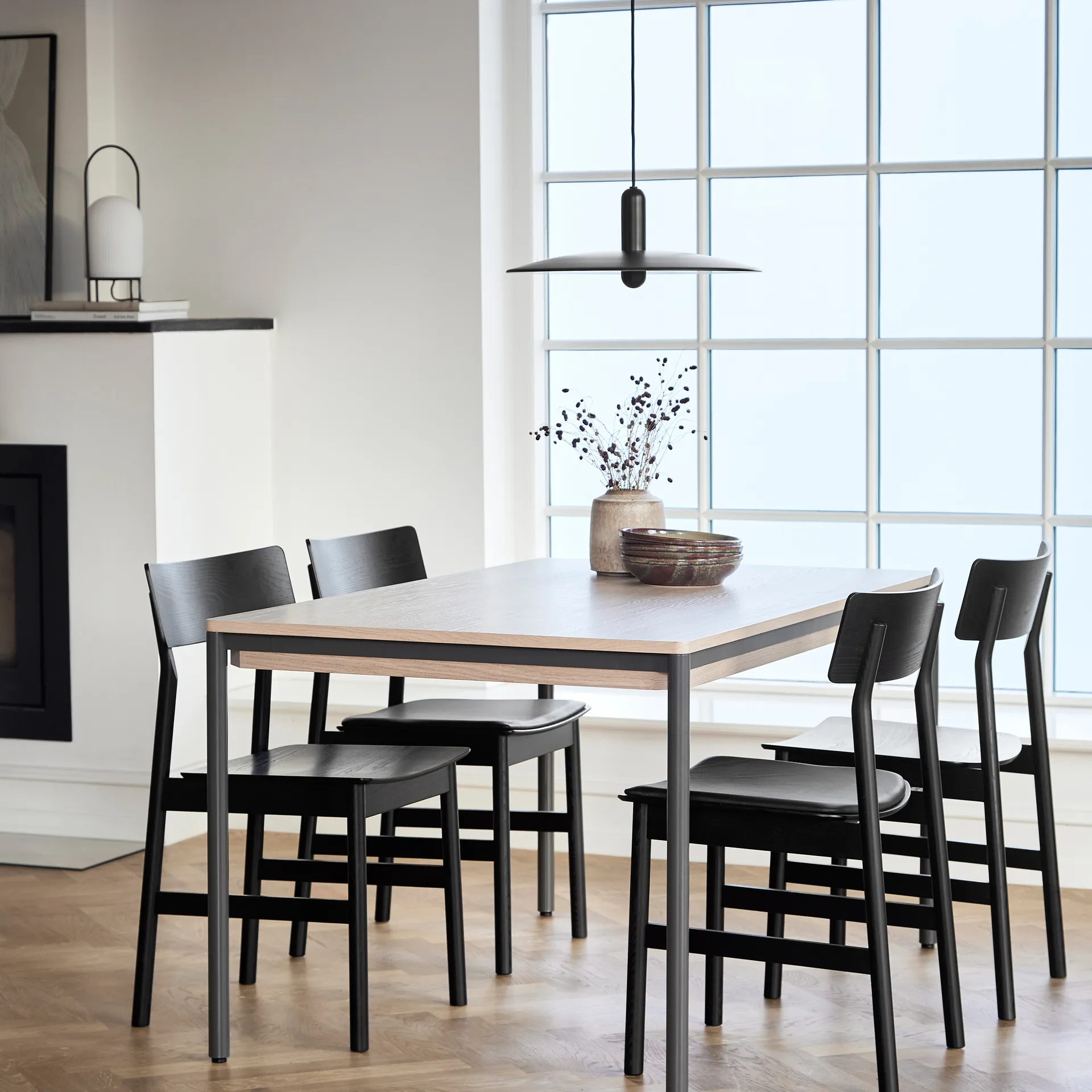 Ghost 台灯/落地灯, 黑色-白色 乳白色玻璃 Woud