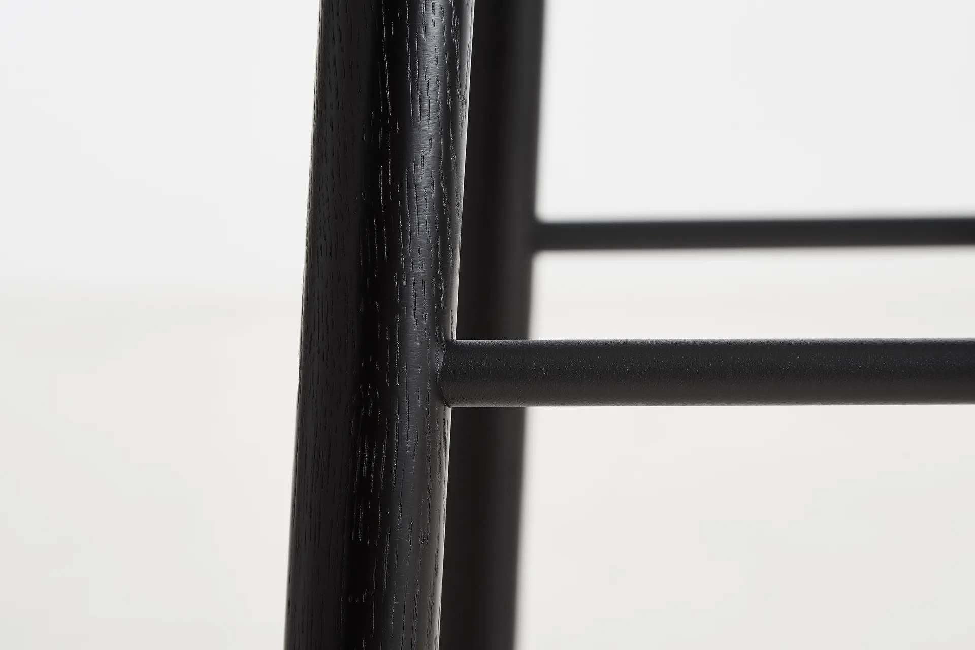 Mono 吧凳65cm, 黑色橡木 Woud