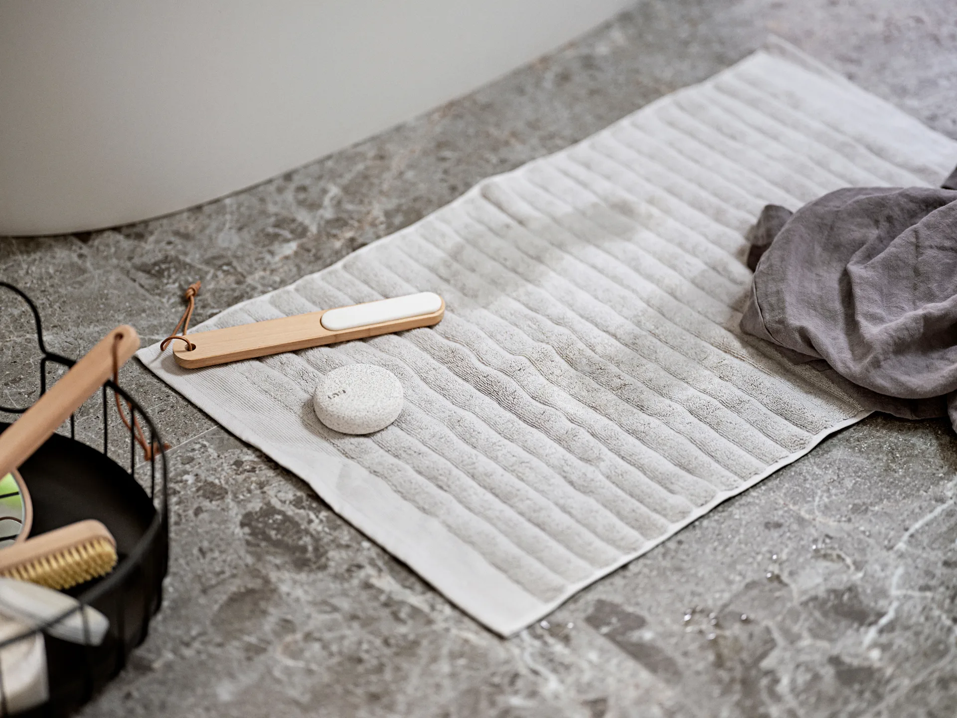 Inu 浴室地垫50x80 cm, 白色 Zone Denmark