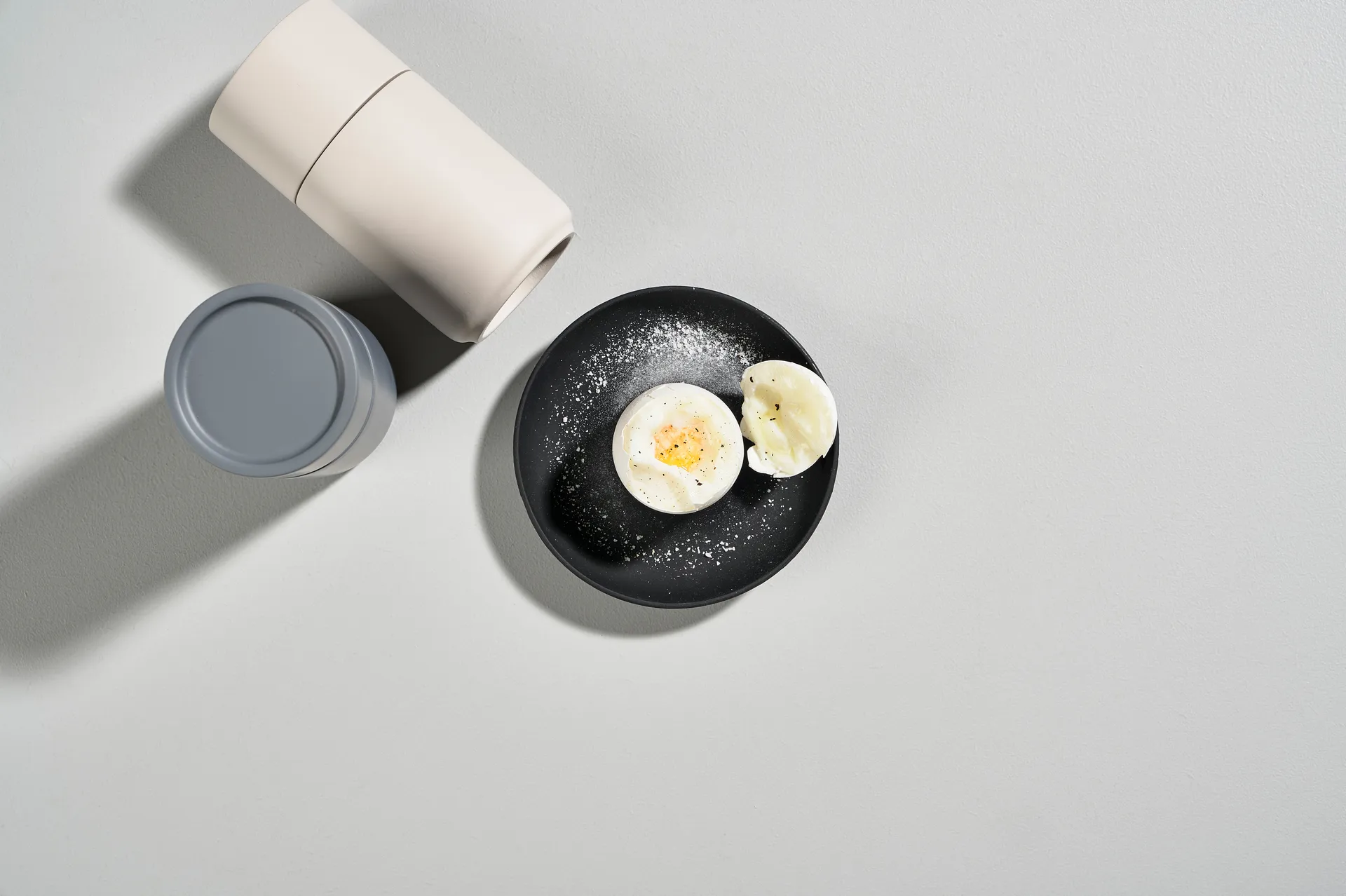Singles 蛋杯 四件装带架, 黑色 Zone Denmark