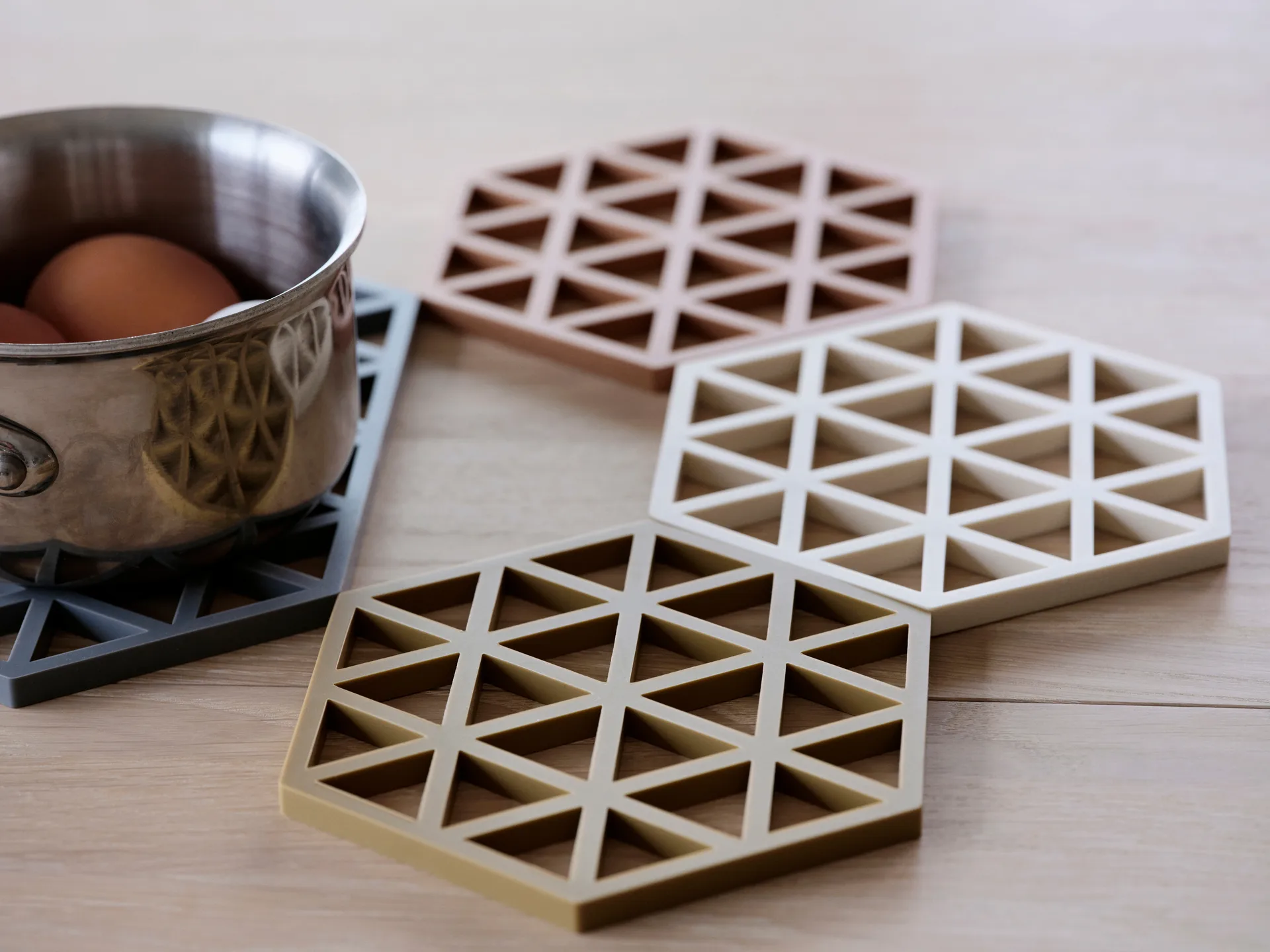 Triangle trivet, Light 红陶 Zone Denmark