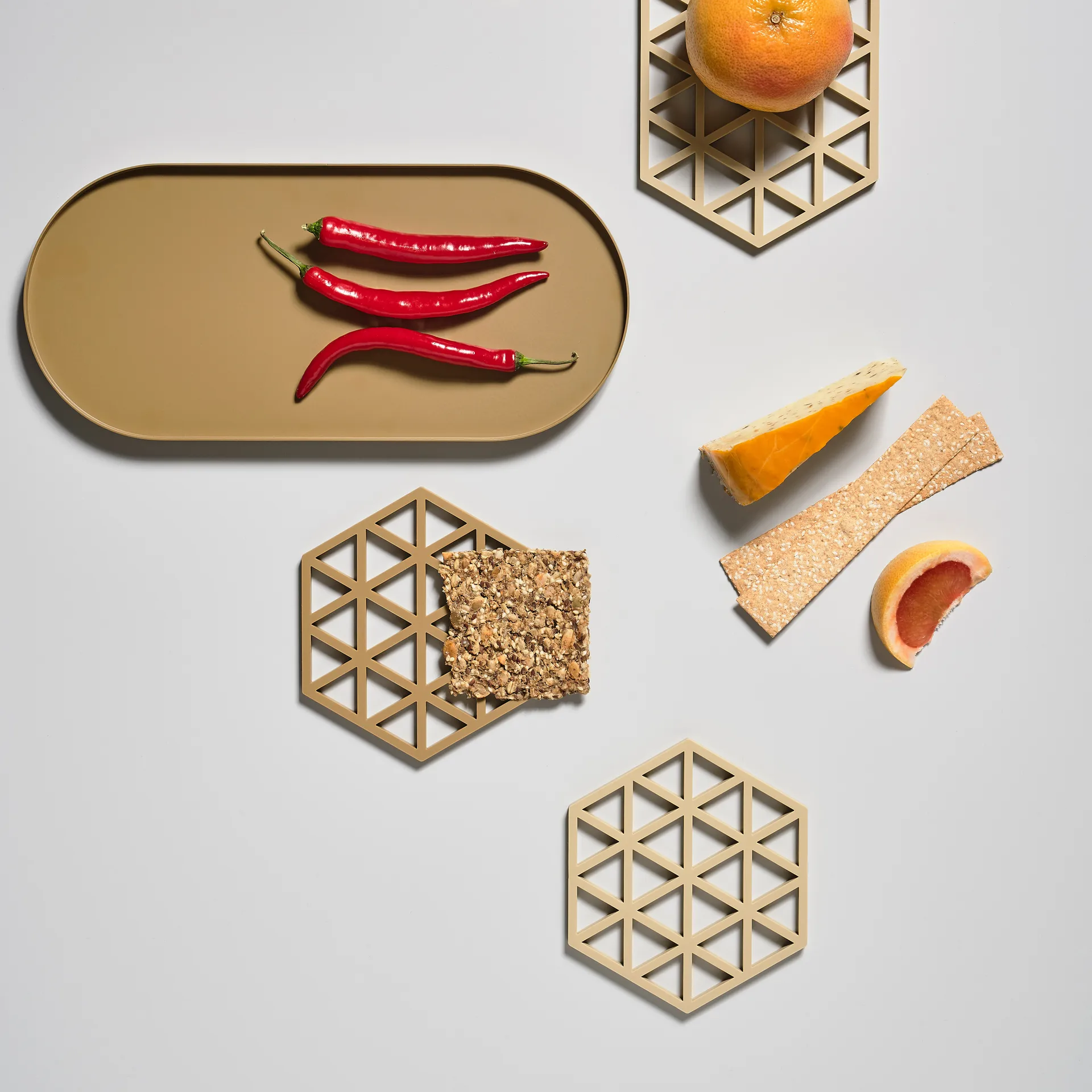 Triangles trivet 14x16 cm, warm 沙色 Zone Denmark