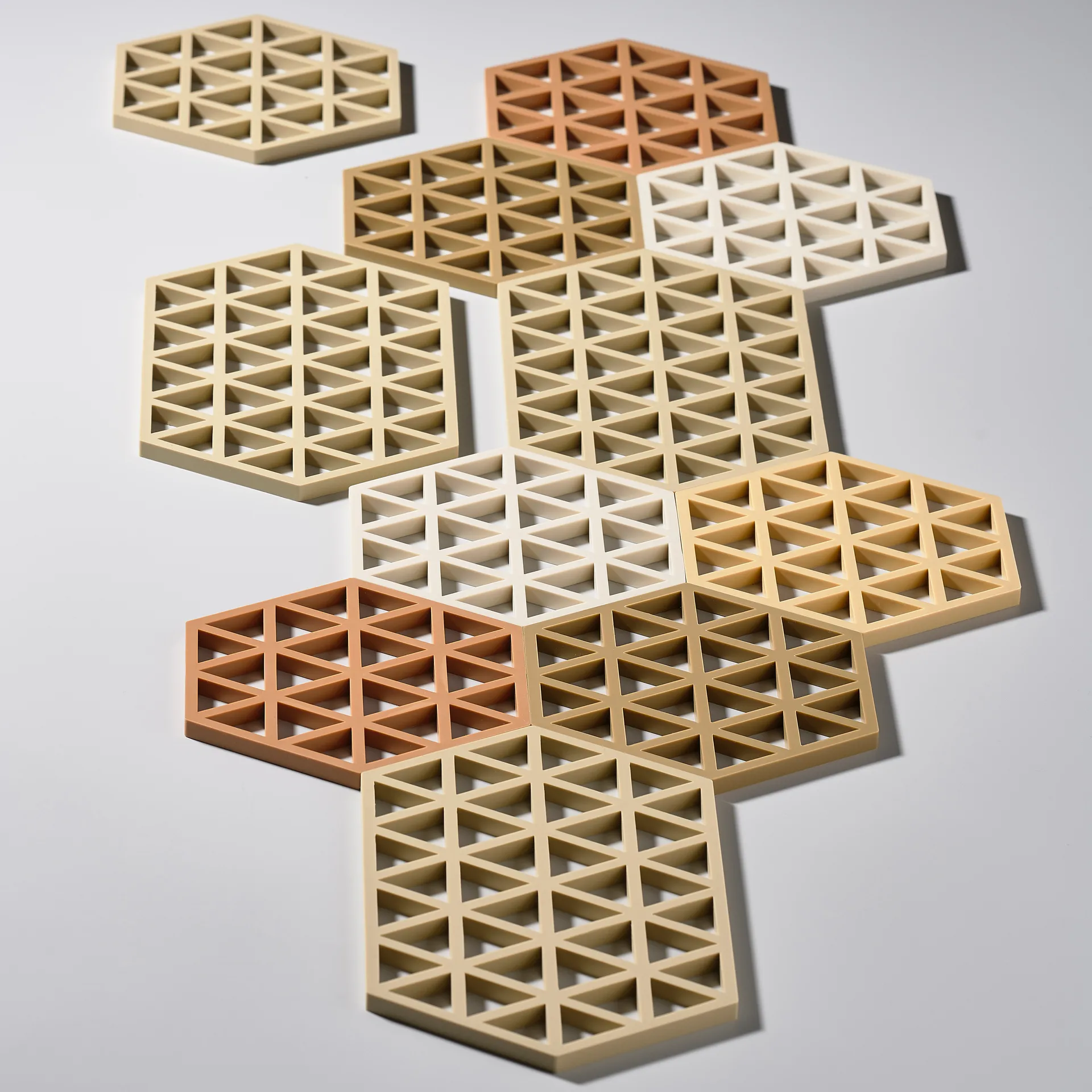 Triangles trivet 14x16 cm, warm 沙色 Zone Denmark