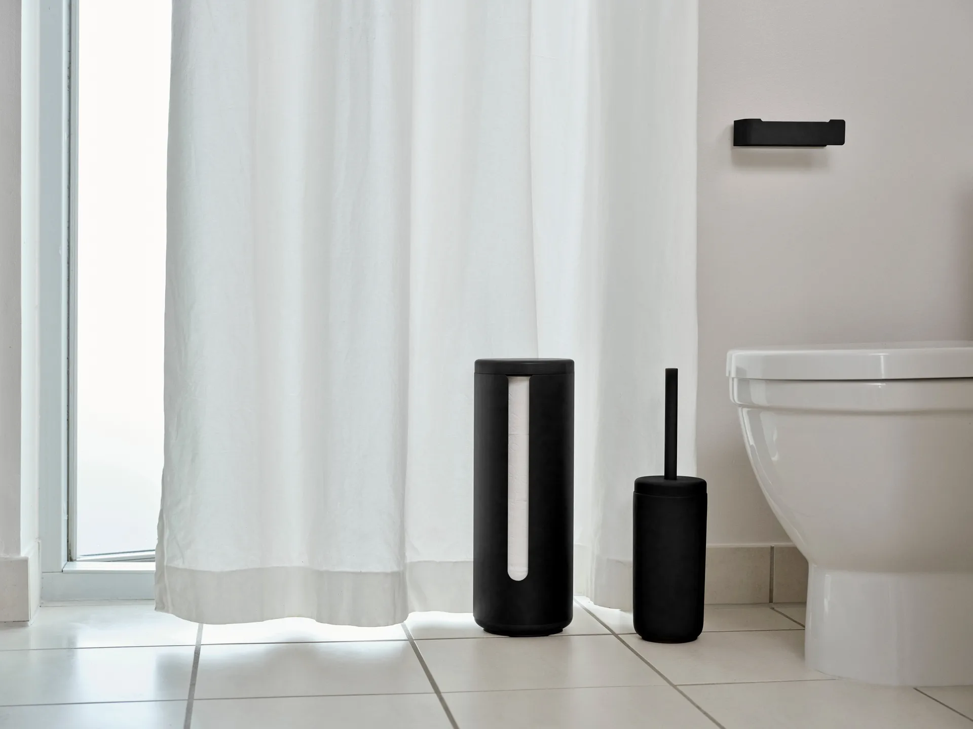 Ume holder for toilet paper, 黑色 Zone Denmark