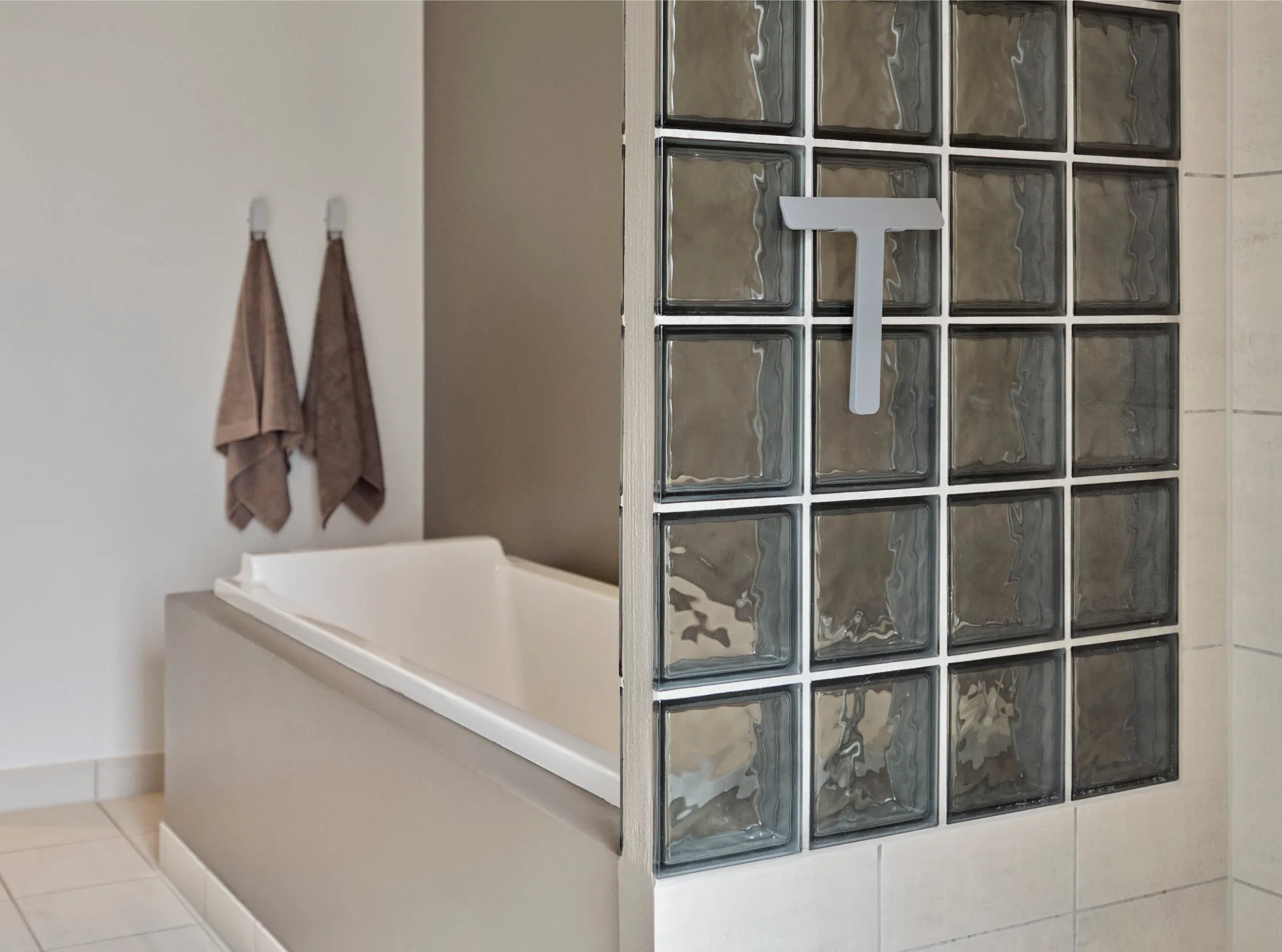 Ume scraper with holder, Soft 灰色 Zone Denmark