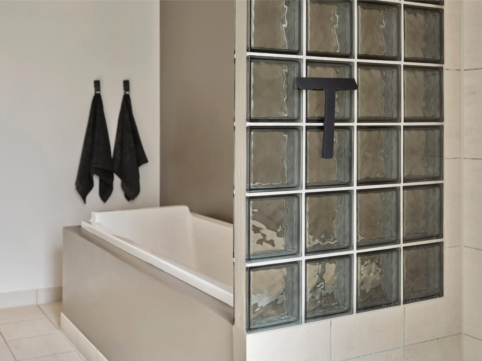 Ume scraper with holder, 黑色 Zone Denmark