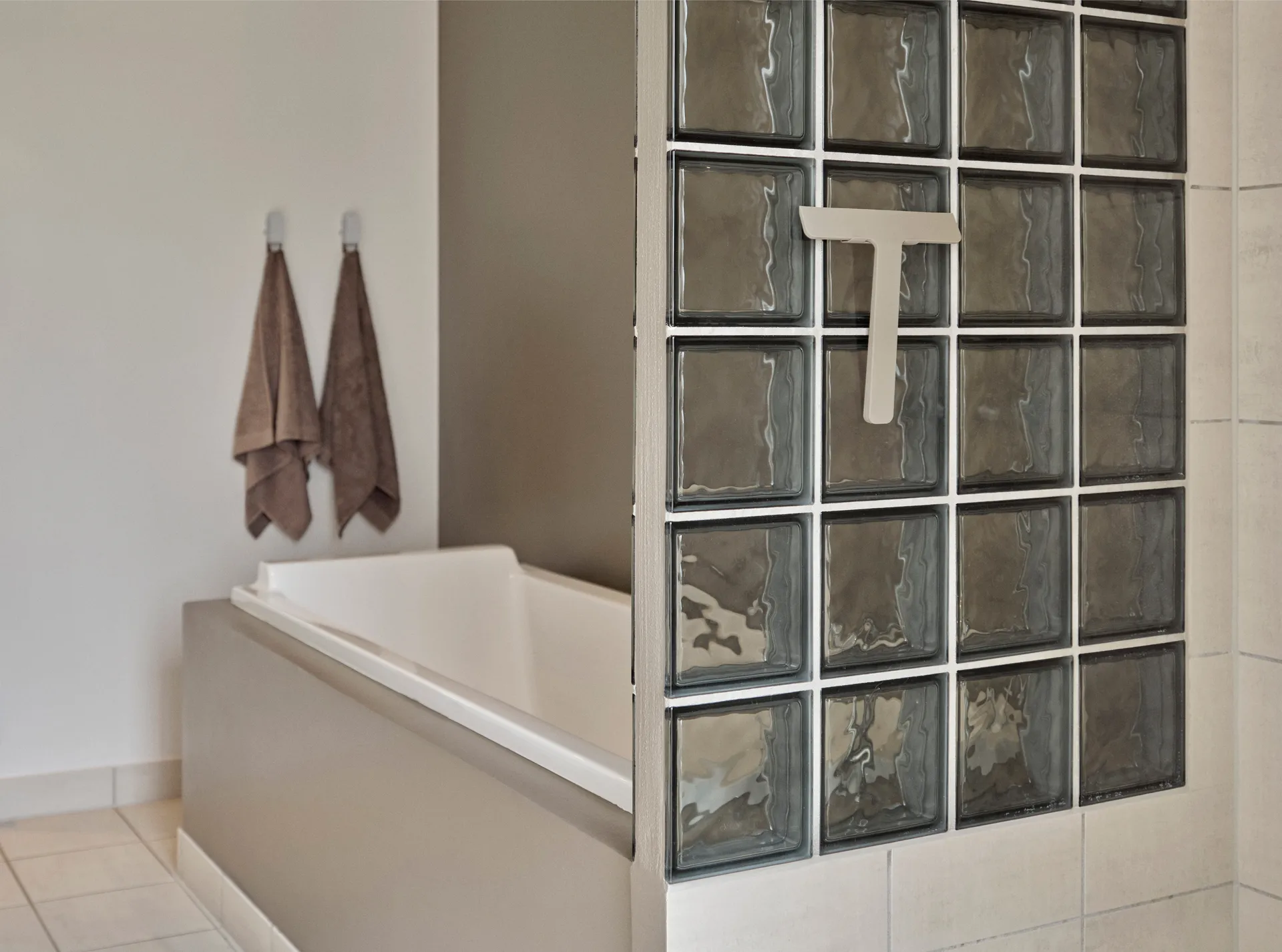 Ume scraper with holder, 灰褐色 Zone Denmark