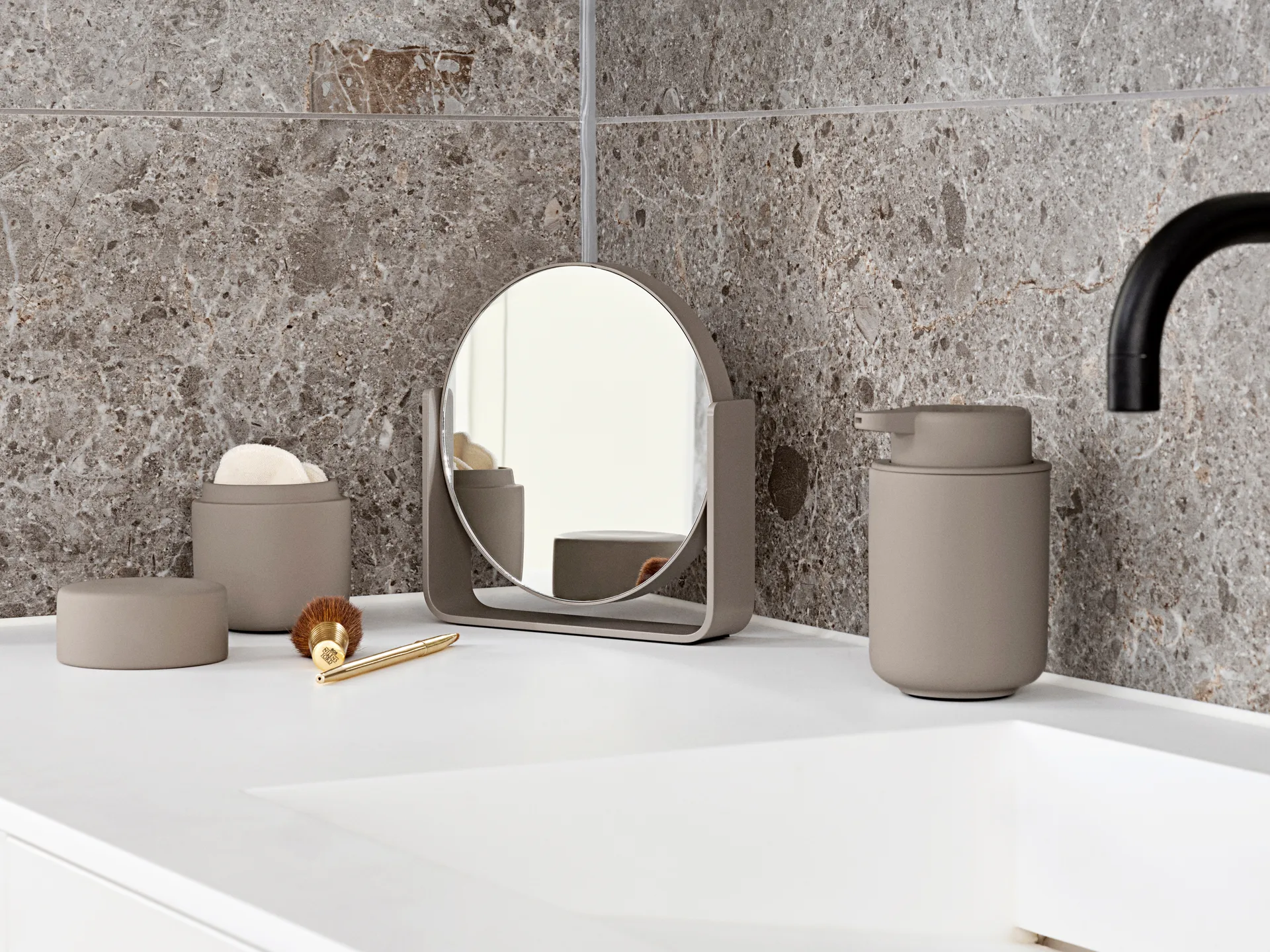 Ume 桌面镜 with 5x magnification 19x19.5 cm, 灰褐色（Taupe） Zone Denmark