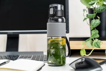 Zwilling随行水壶680毫升 - 灰色Tritan材质 - Zwilling